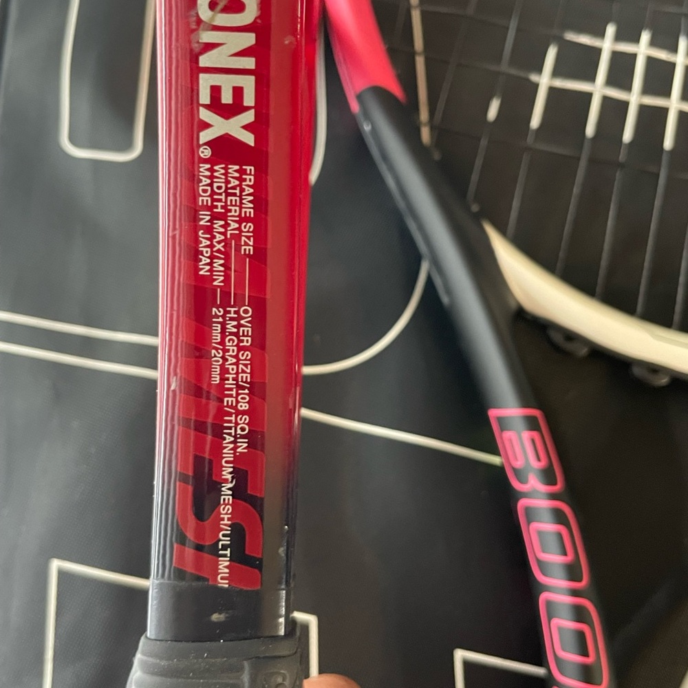 Yonex VCORE Red Tennis Racket w/Wilson Tennis Racket bag - Picture 3 of 6